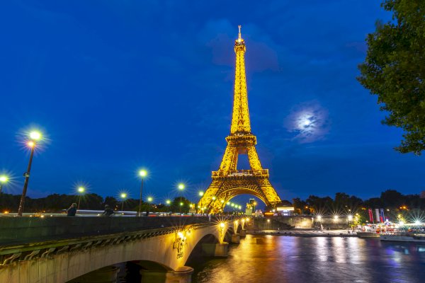 Ophorus Tours - Paris Panoramic Illuminations Tour private
